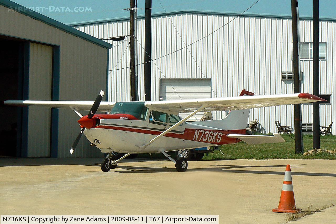 N736KS, 1977 Cessna R172K Hawk XP C/N R1722593, At Hicks Field