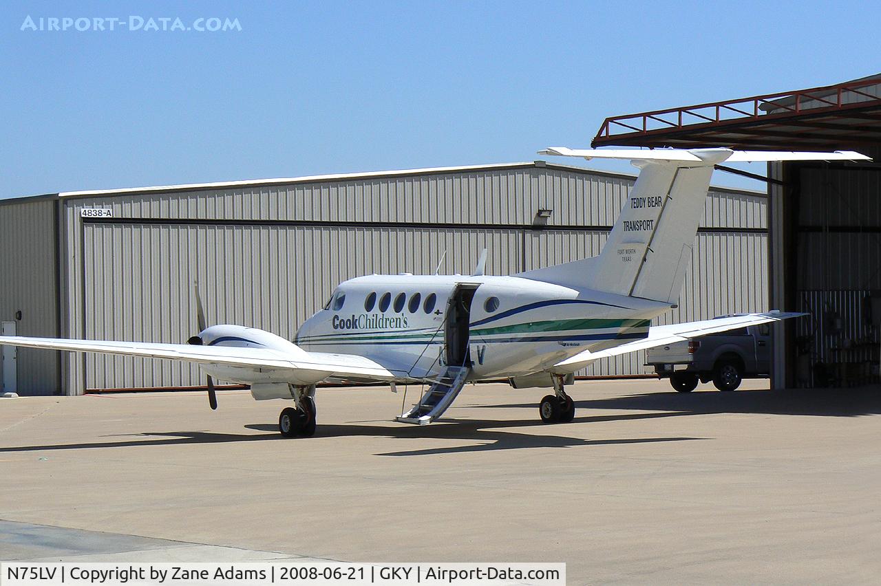 N75LV, 1982 Beech B200 King Air C/N BB-1075, At Arlington Municipal