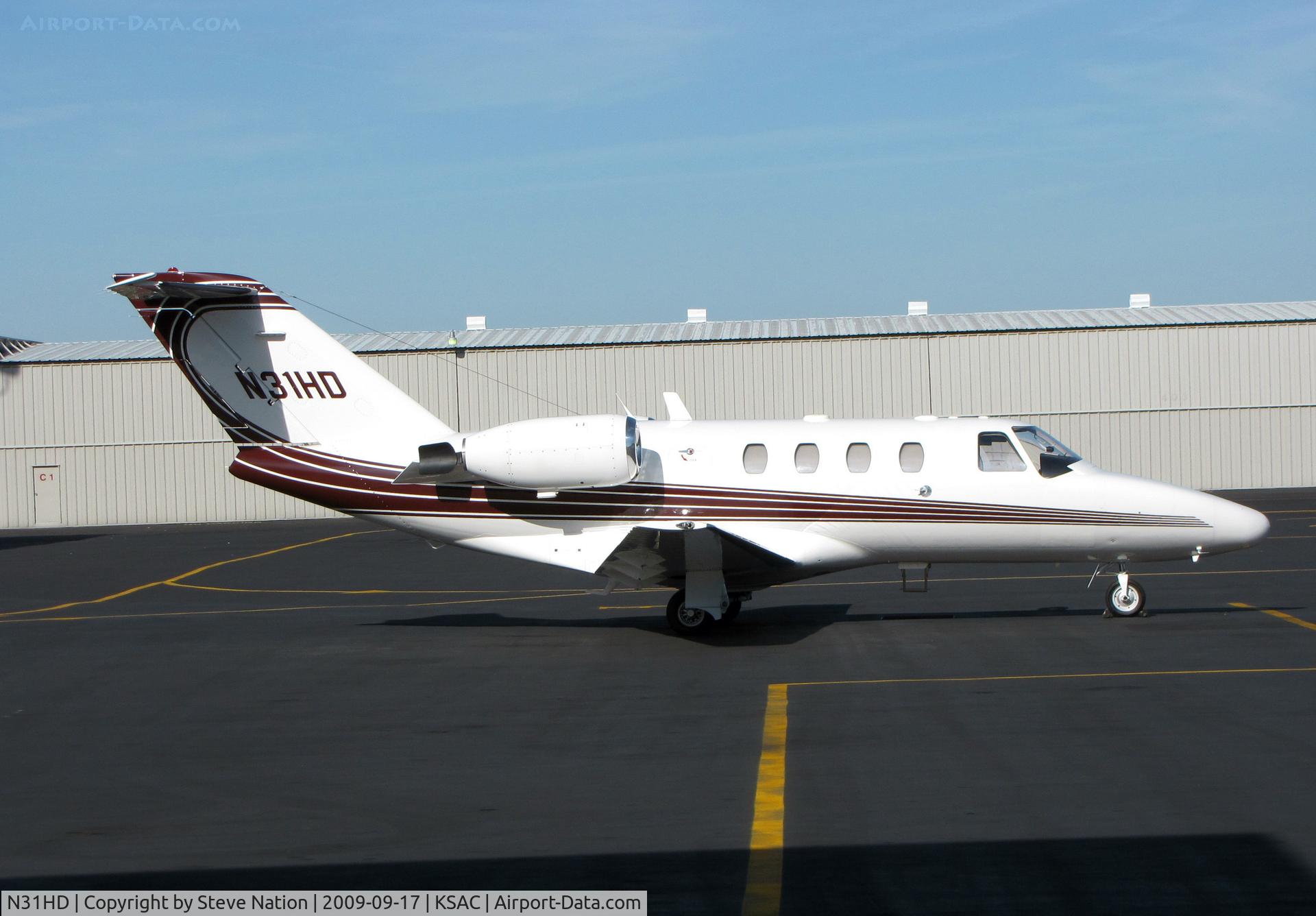 N31HD, 1998 Cessna 525 CitationJet CJ1 C/N 525-0261, Oregon-based 1998 Cessna 525 at jet center