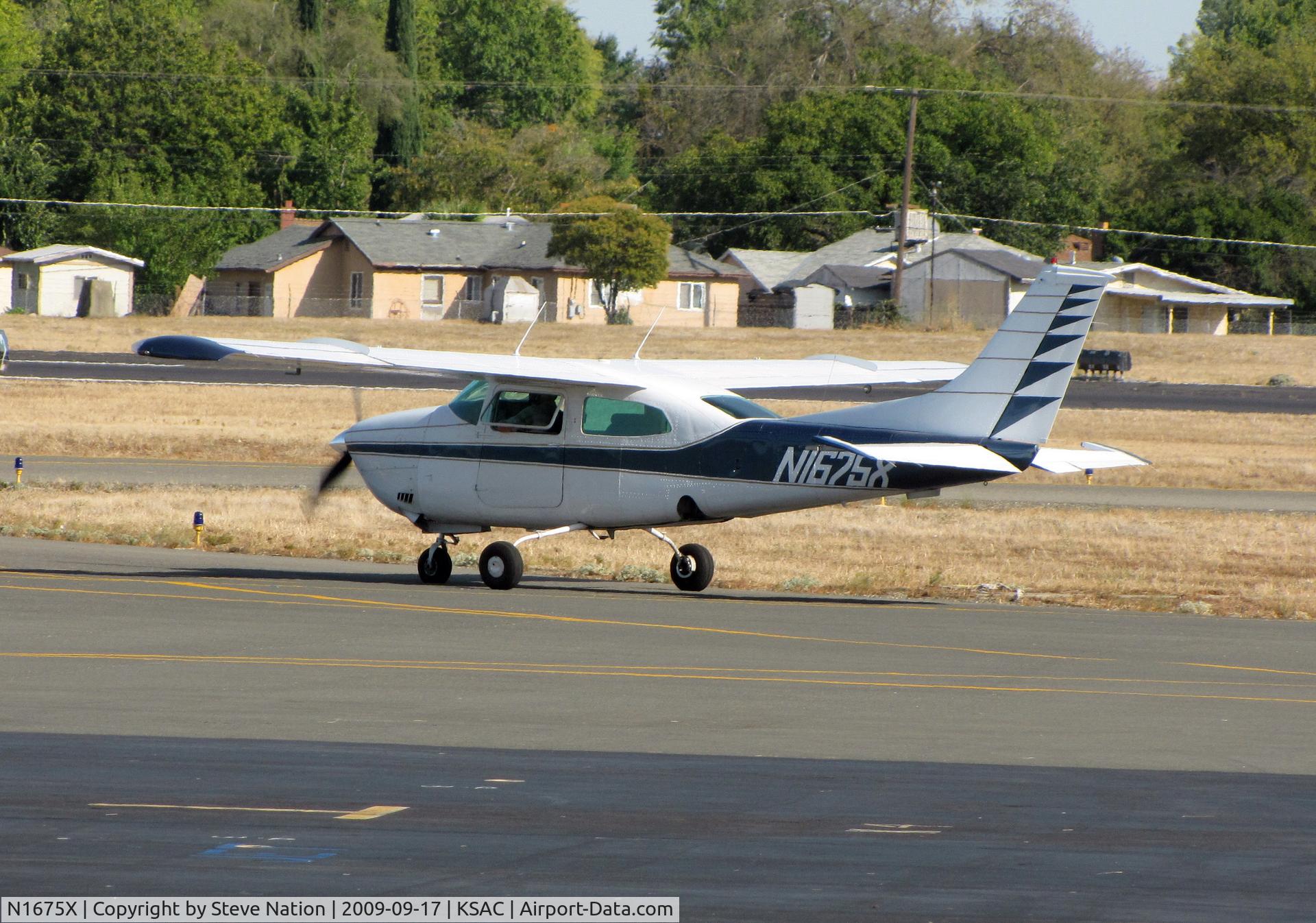N1675X, 1975 Cessna T210L Turbo Centurion C/N 21060710, Woodland, CA-based 1976 Cessna T210L taxiing out for take-off