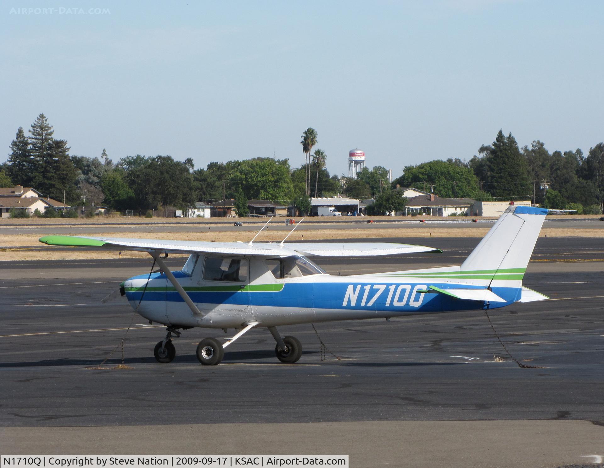 N1710Q, 1971 Cessna 150L C/N 15073010, 1971 Cessna 150L on visitor's ramp