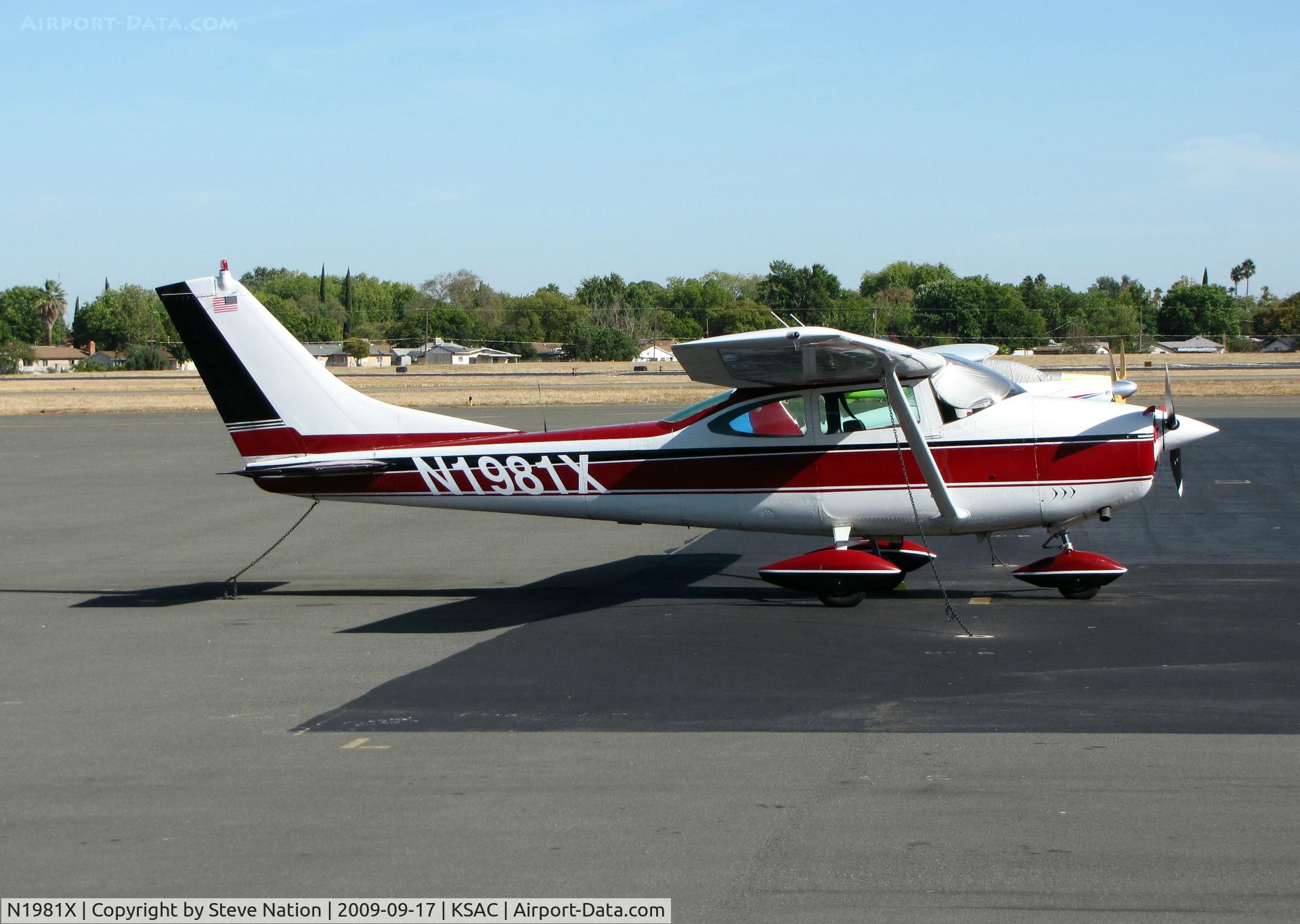 N1981X, 1965 Cessna 182H Skylane C/N 18256081, Bend, OR-based 1965 Cessna 182H at GA terminal
