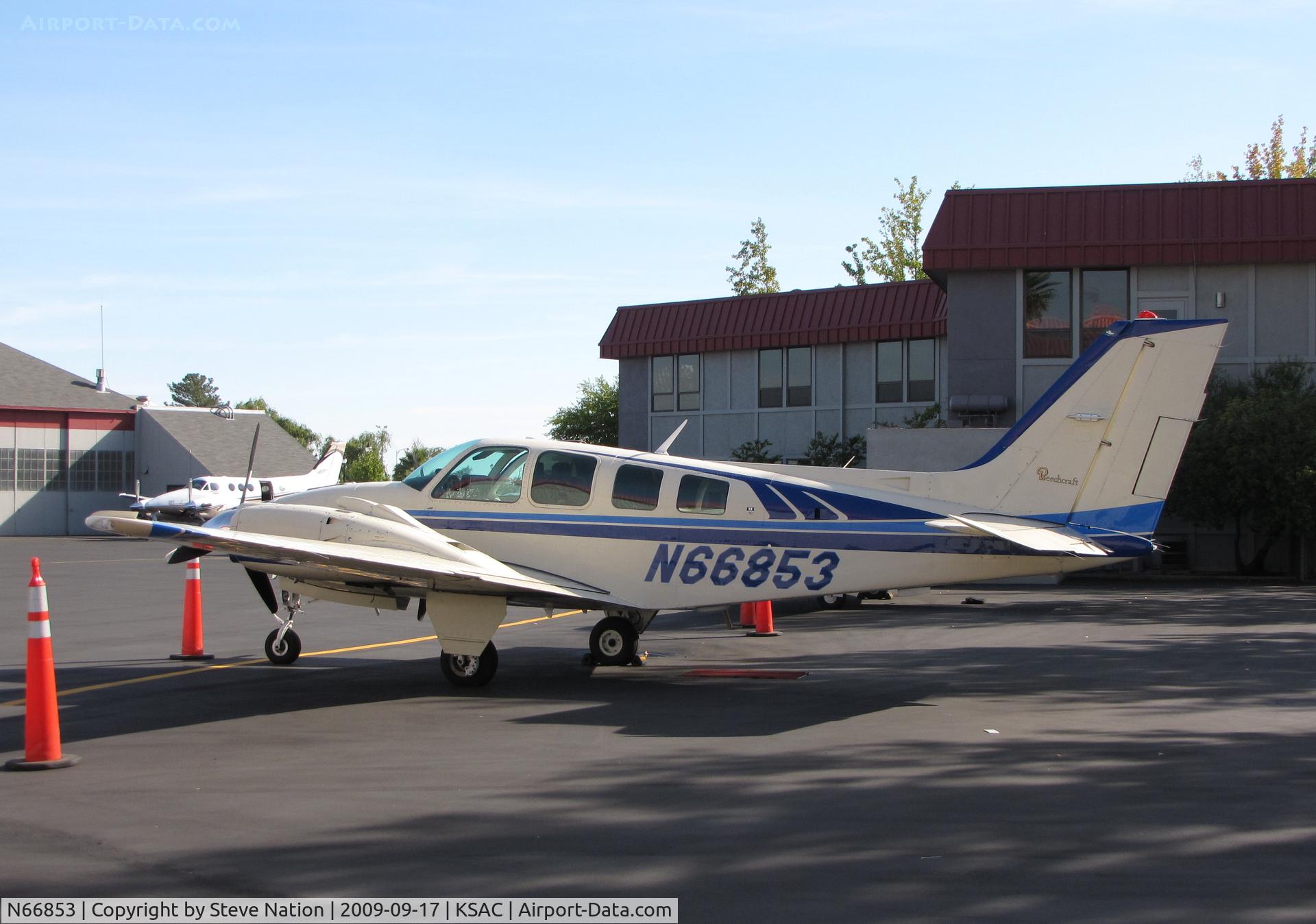 N66853, 1983 Beech 58 Baron C/N TH-1382, Is this a sharp paint job or what? Bakersfield Air Charter 1983 Beech 58 visting KSAC