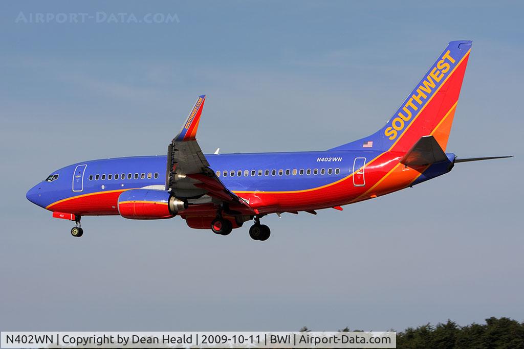N402WN, 2001 Boeing 737-7H4 C/N 29814, Southwest Airlines N402WN (FLT SWA3270) from Kansas City Int'l (KMCI) on short-final to RWY 33L.