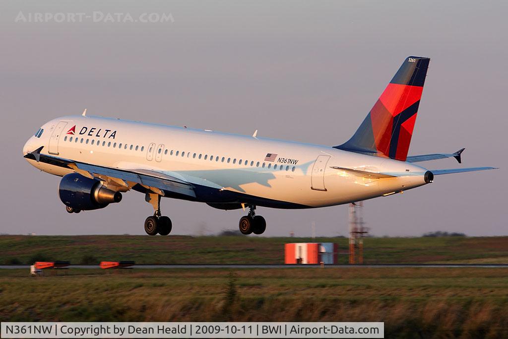 N361NW, 1998 Airbus A320-212 C/N 0907, Delta Air Lines N361NW (FLT NWA1226) from Detroit Metro Wayne County (KDTW) landing on RWY 33L in the last minutes before sunset. Now in new Delta colors.