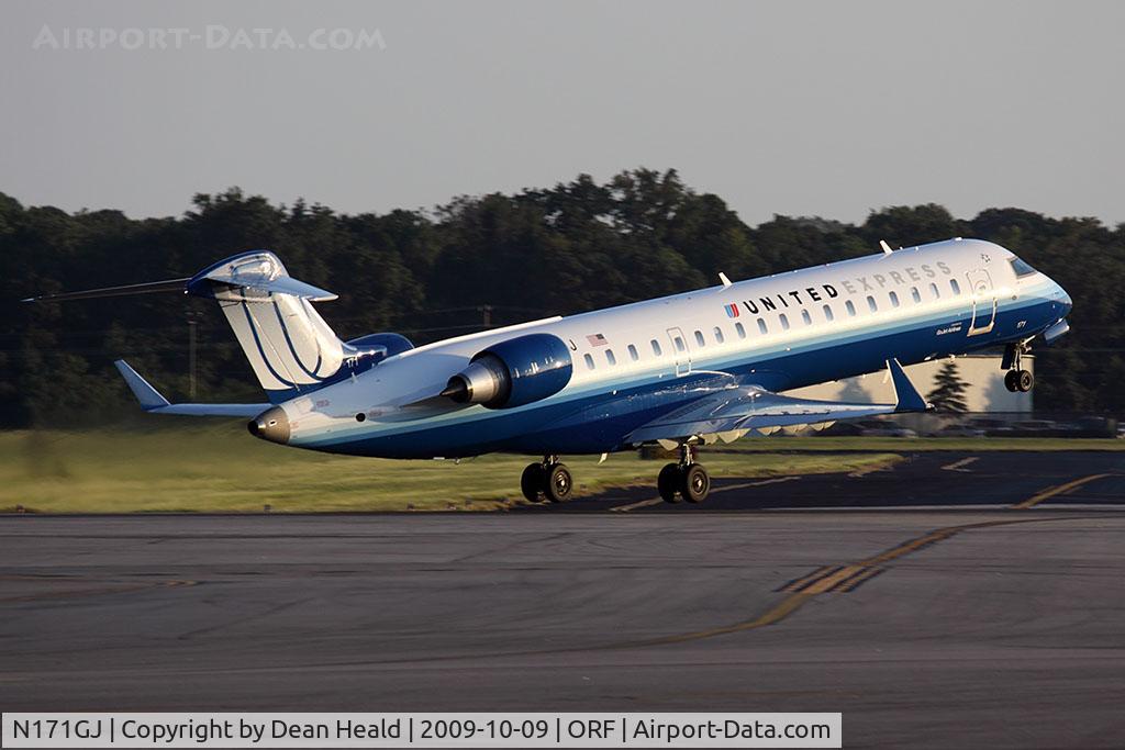 N171GJ, Bombardier CRJ-702ER NG (CL-600-2C10) Regional Jet C/N 10282, United Express (GoJet Airlines) N171GJ (FLT GJS7410) departing RWY 23 enroute to Washington Dulles Int'l (KIAD).
