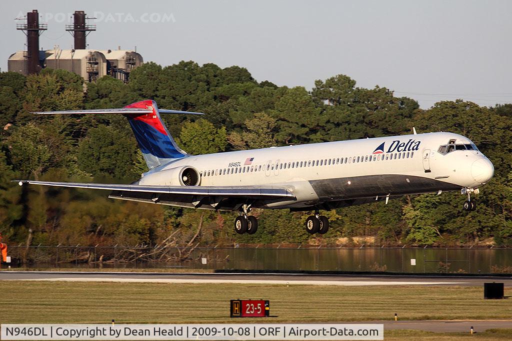 N946DL, 1989 McDonnell Douglas MD-88 C/N 49819, Delta Air Lines N946DL (FLT DAL1238) from Hartsfield-Jackson Atlanta Int'l (KATL) landing on RWY 23.