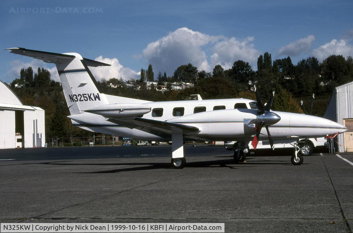 N325KW, 1985 Piper PA-42-1000 Cheyenne 400LS C/N 42-5527025, KBFI