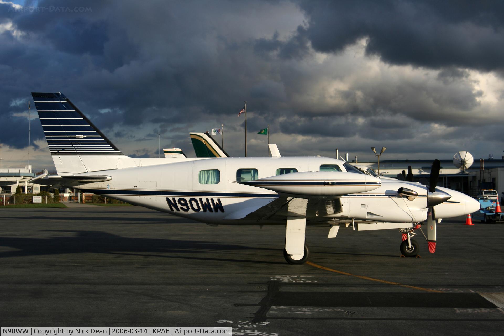 N90WW, Piper PA-31T1 C/N 31T-1104004, KPAE