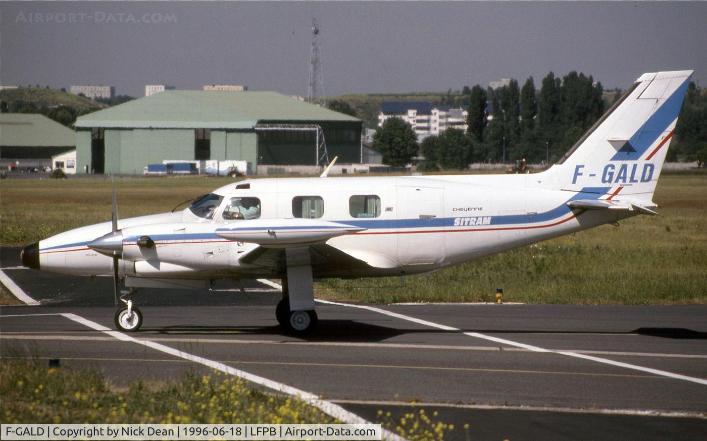 F-GALD, Piper PA-31T Cheyenne II C/N 31T-7620032, LFPB