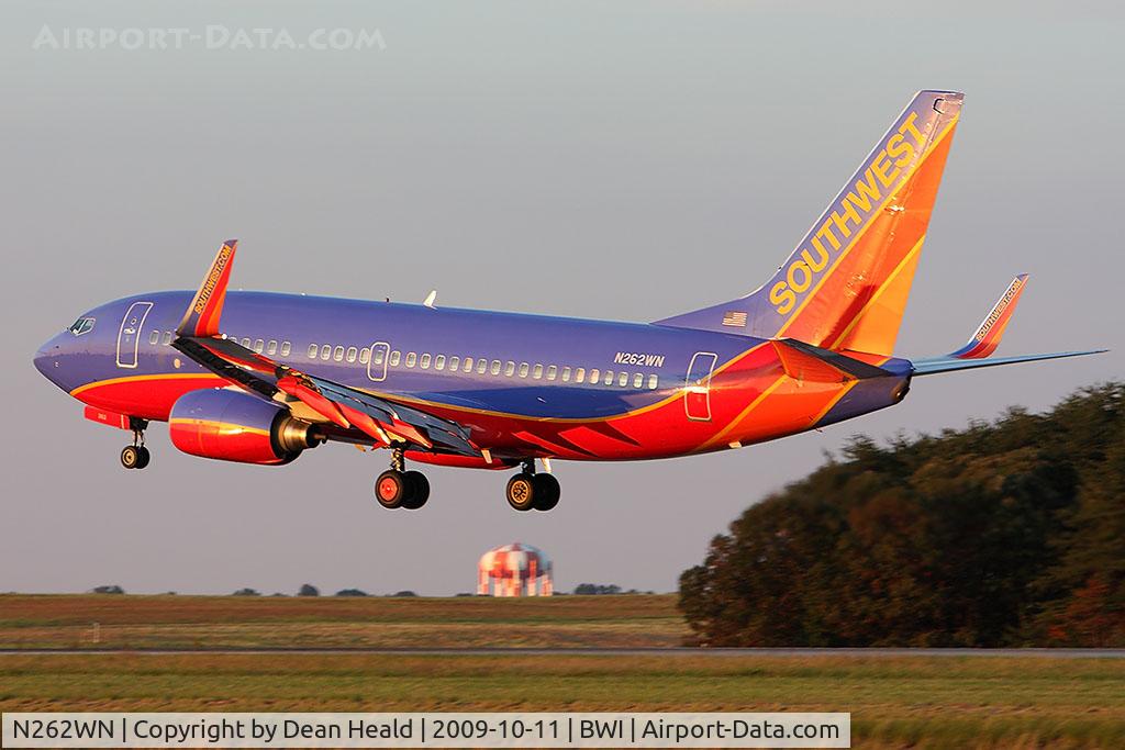 N262WN, 2006 Boeing 737-7H4 C/N 32519, There's nothing like Southwest Airlines in nice evening light... Seen here is Southwest Airlines N262WN (FLT SWA729) from Louisville Int'l (KSDF) on short-final to RWY 33L. to RWY 33L late in the day.