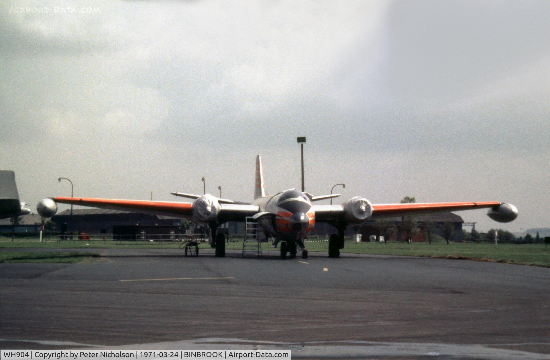 WH904, 1954 English Electric Canberra T.11 C/N SH1647, Canberra T.11 of 85 Squadron based at RAF Binbrook as seen in March 1971.