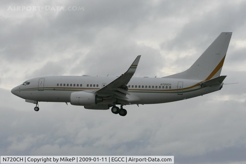 N720CH, 1999 Boeing 737-7AK/BBJ C/N 29866, Arriving in the gloom.