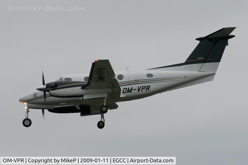 OM-VPR, 2007 Hawker Beechcraft B200GT King Air C/N BY-33, Arriving in the gloom.