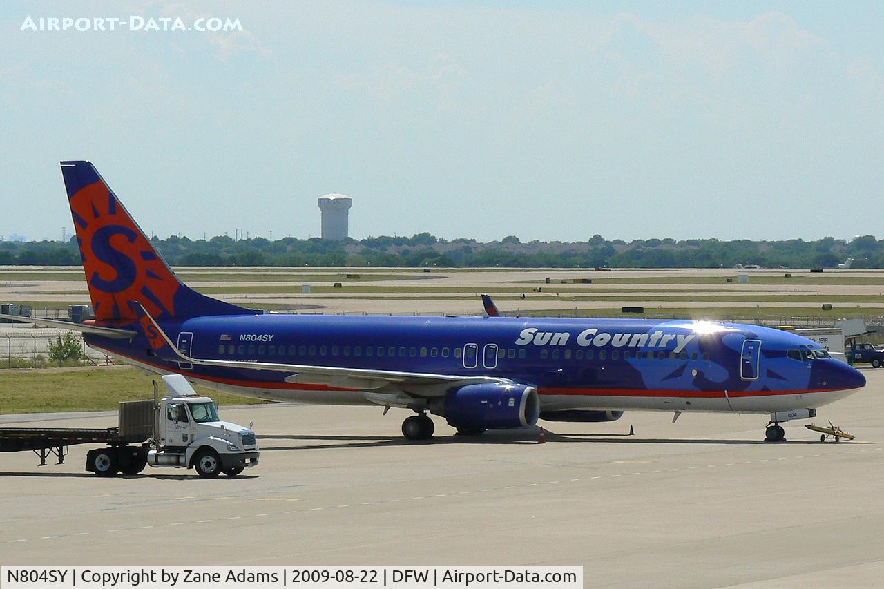 N804SY, 2001 Boeing 737-8Q8 C/N 30689, At DFW Airport