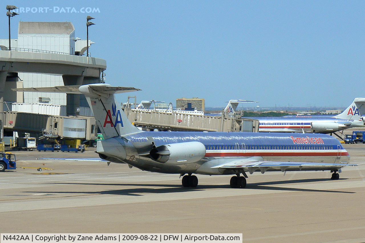 N442AA, 1987 McDonnell Douglas MD-82 (DC-9-82) C/N 49468, At DFW Airport