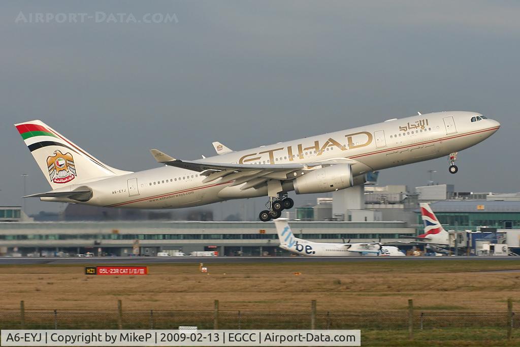 A6-EYJ, 2006 Airbus A330-243 C/N 737, Climbing away from Runway 05L.