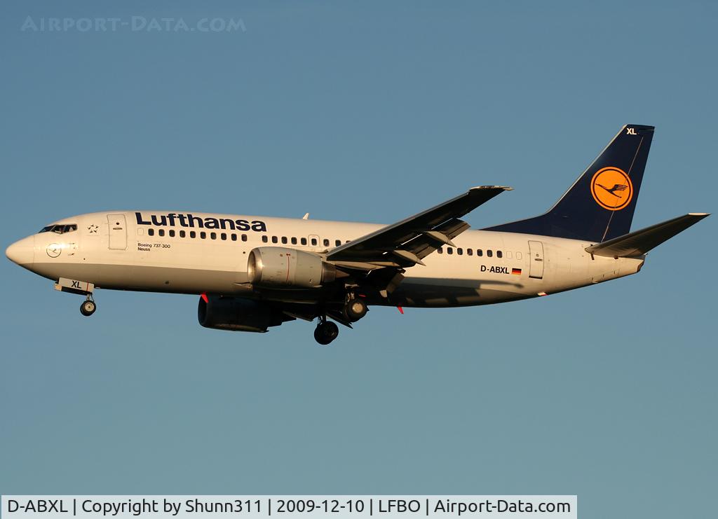 D-ABXL, 1986 Boeing 737-330 C/N 23531, Landing rwy 32L