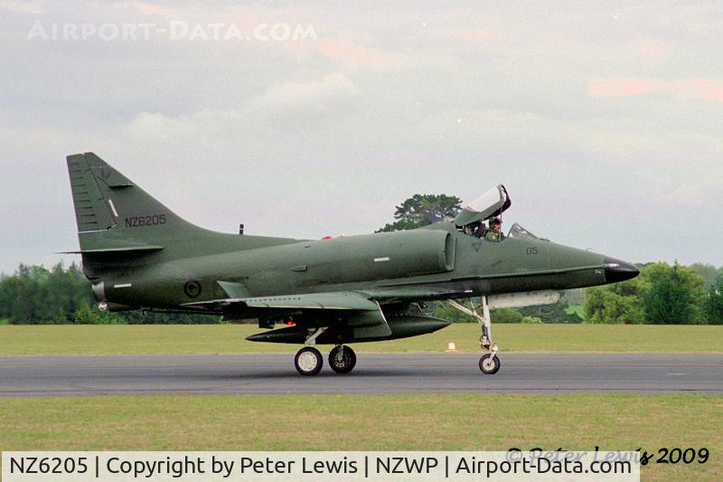 NZ6205, 1970 McDonnell Douglas A-4K Skyhawk C/N 14088, 75 Squadron based at Ohakea, 2000