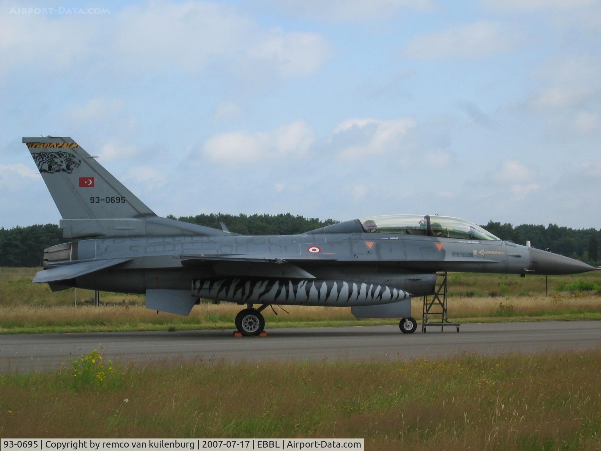 93-0695, 1993 TAI (Turkish Aerospace Industries) F-16D C/N HD-5, 192 Filo present on photo call Kleine brogel 2007