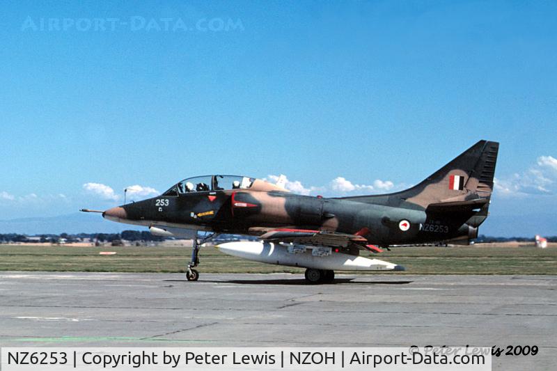 NZ6253, 1970 McDonnell Douglas TA-4K Skyhawk C/N 14096, 75 Squadron at Ohakea - 1973