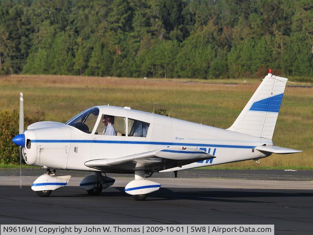 N9616W, 1967 Piper PA-28-140 C/N 28-23071, Arriving 5W8