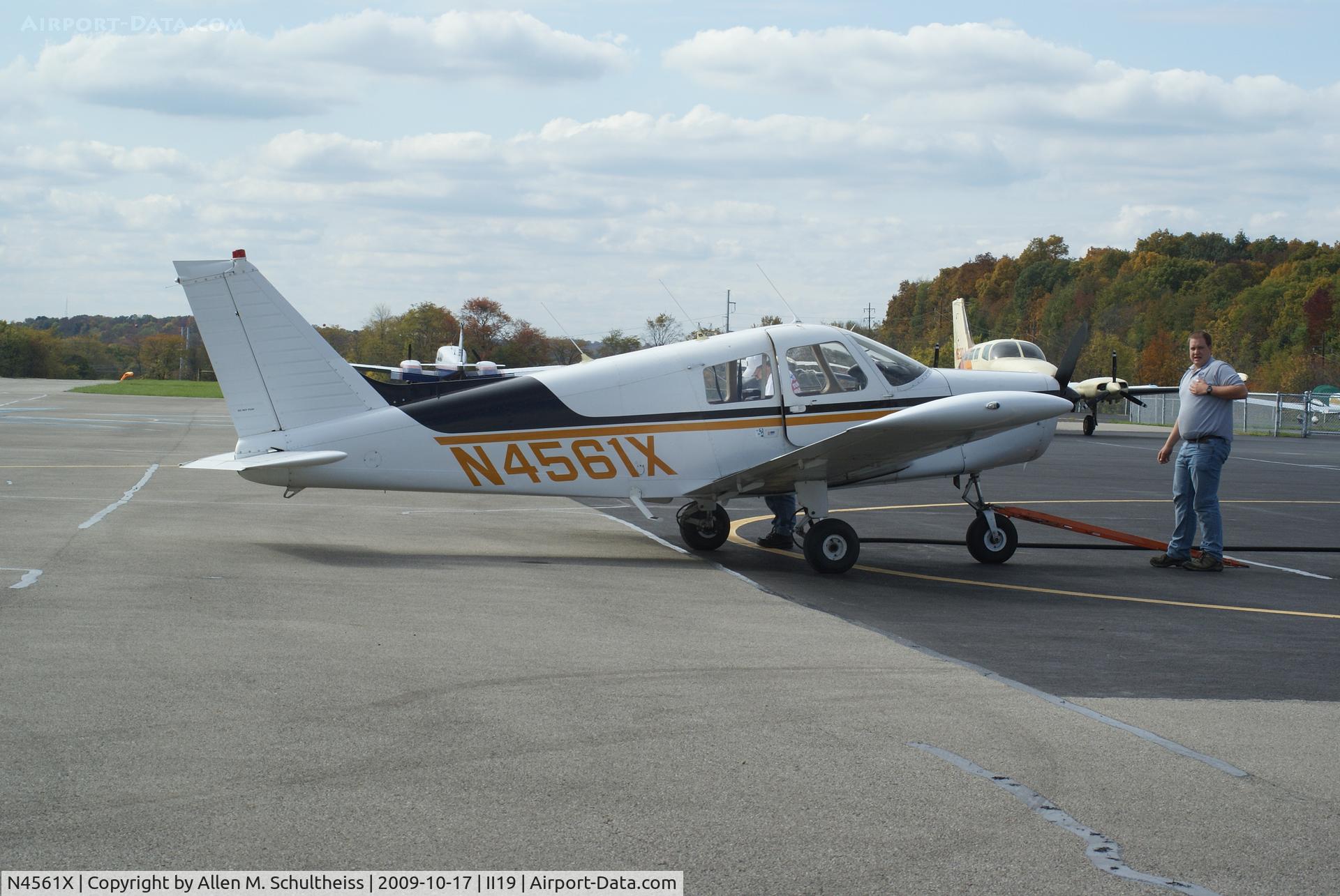 N4561X, 1975 Piper PA-28-140 C/N 28-7625055, 1975 PA-28-140