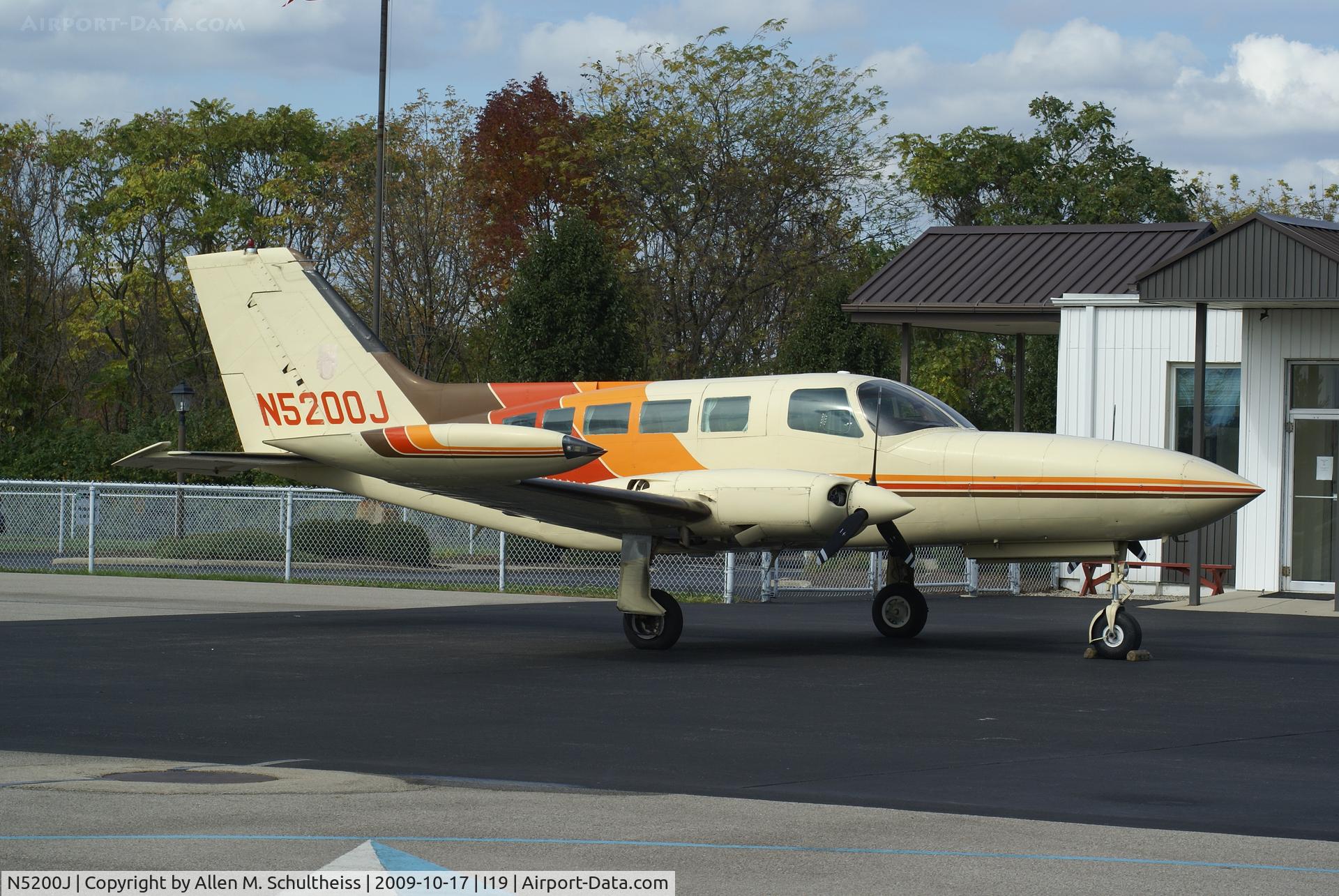 N5200J, 1975 Cessna 402B C/N 402B0887, 1975 C402B