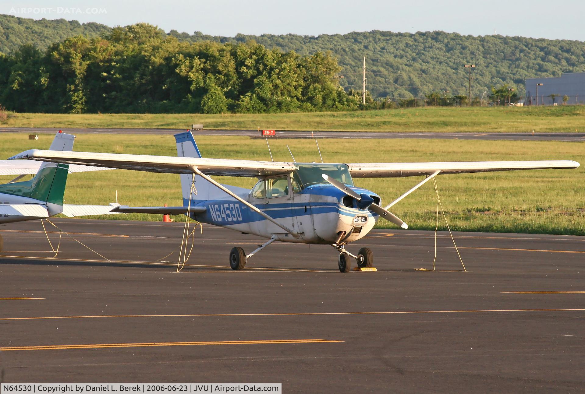 N64530, 1975 Cessna 172M C/N 17265286, A vintage Skyhawk enjoys the serene summer sunset.