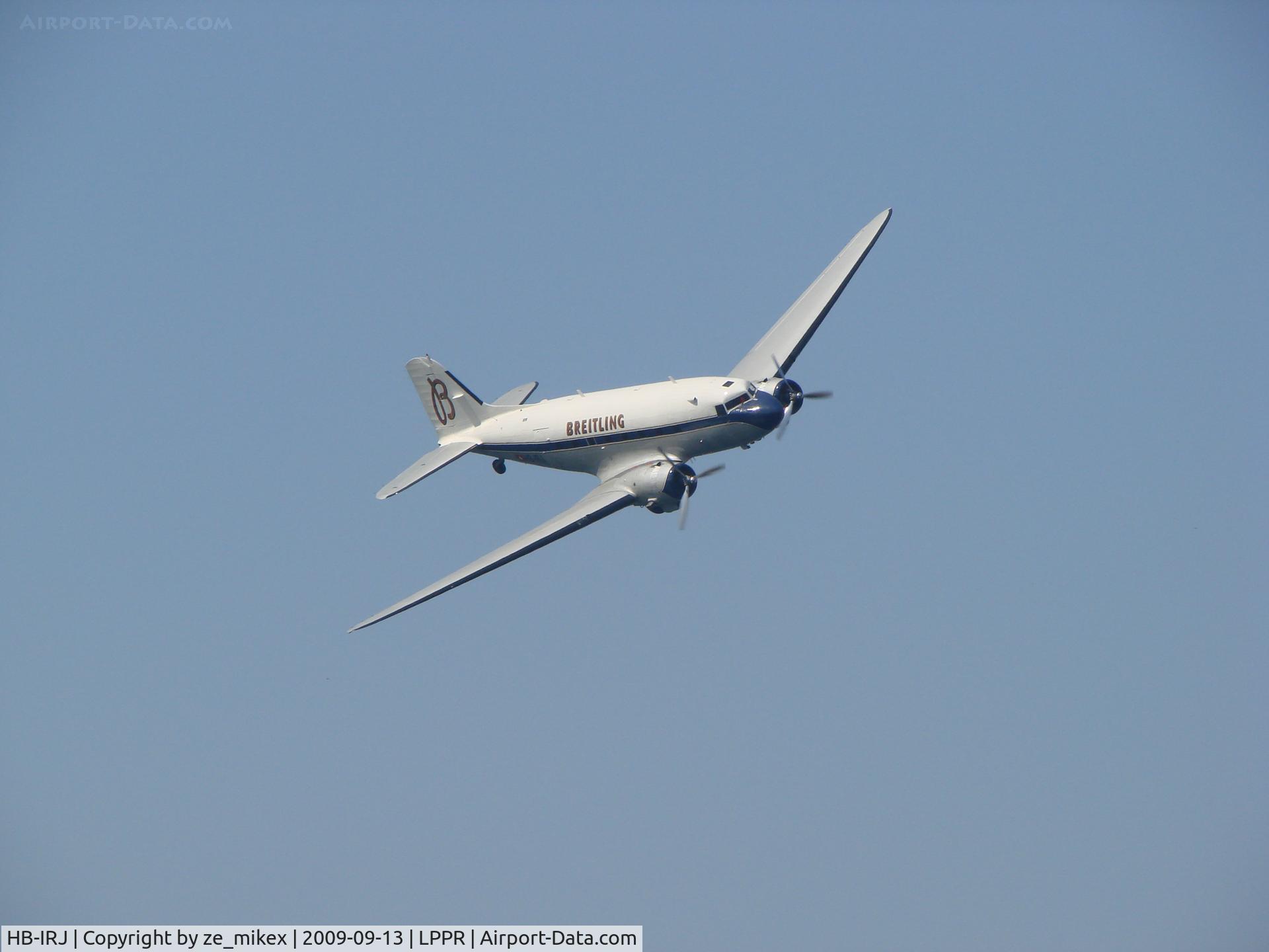 HB-IRJ, 1940 Douglas DC-3A-S4C4G C/N 2204, DC low pass at red bull oporto