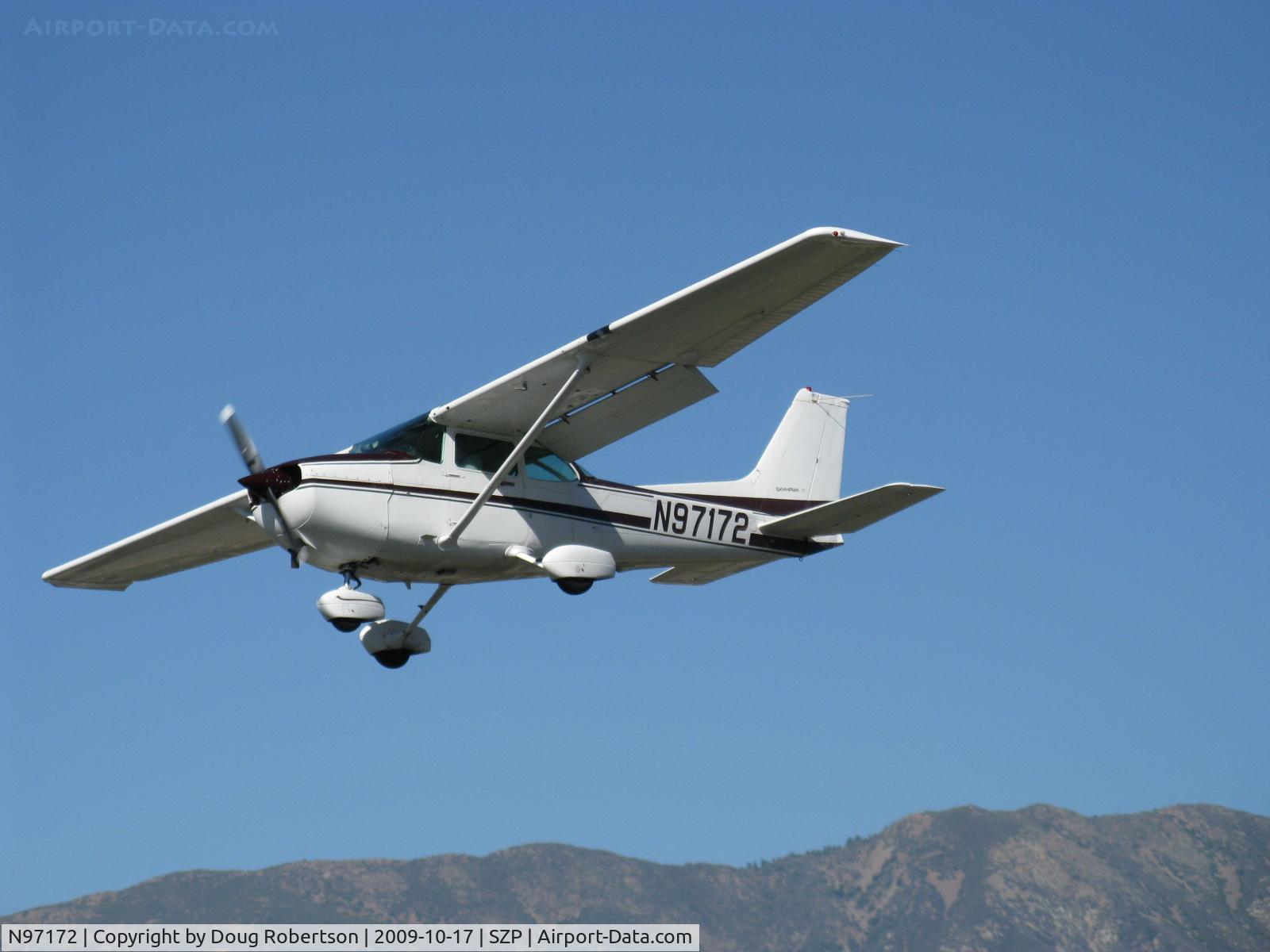 N97172, 1984 Cessna 172P C/N 17276162, 1984 Cessna 172P SKYHAWK II, Lycoming O-320-D2J 160 Hp, on final Rwy 22