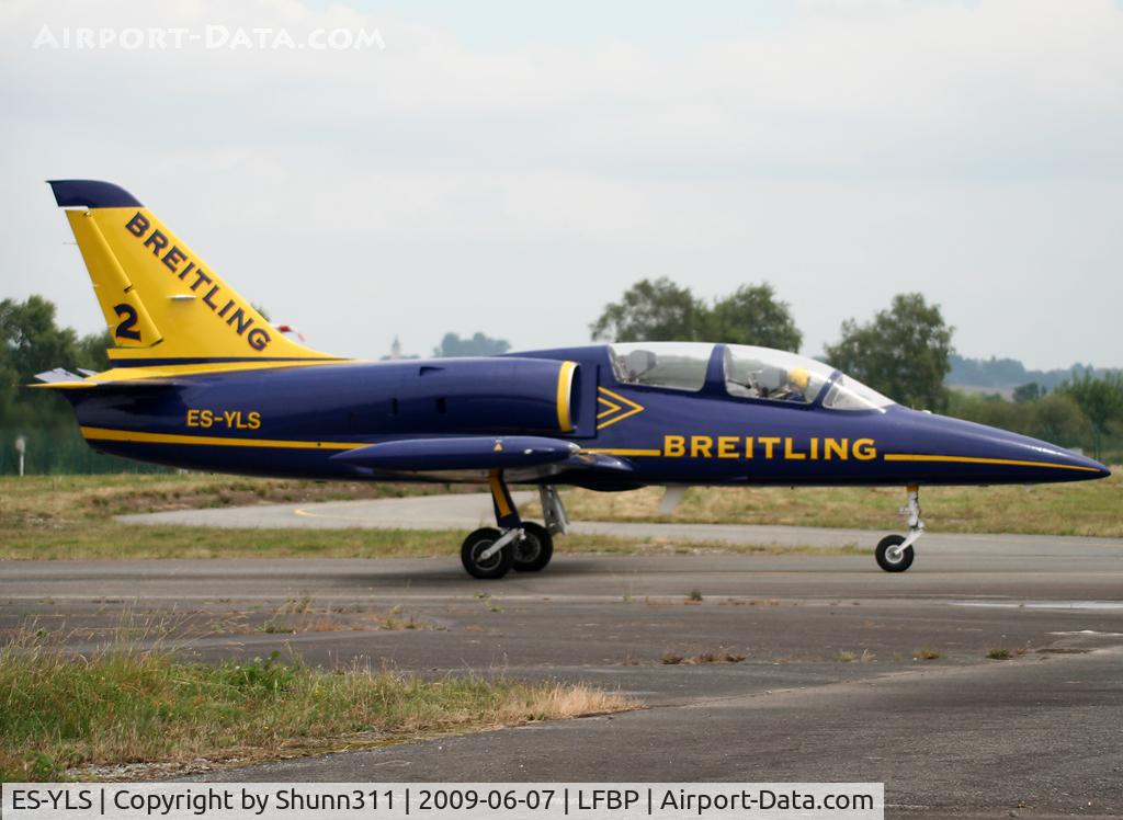 ES-YLS, Aero L-39 Albatros C/N 691881, Arriving from Cazaux AFB...