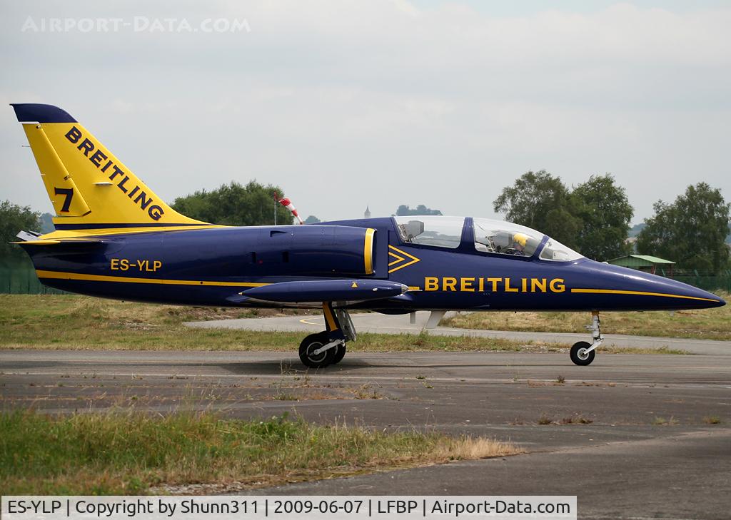 ES-YLP, Aero L-39 Albatros C/N 533620, Arriving from Cazaux AFB...