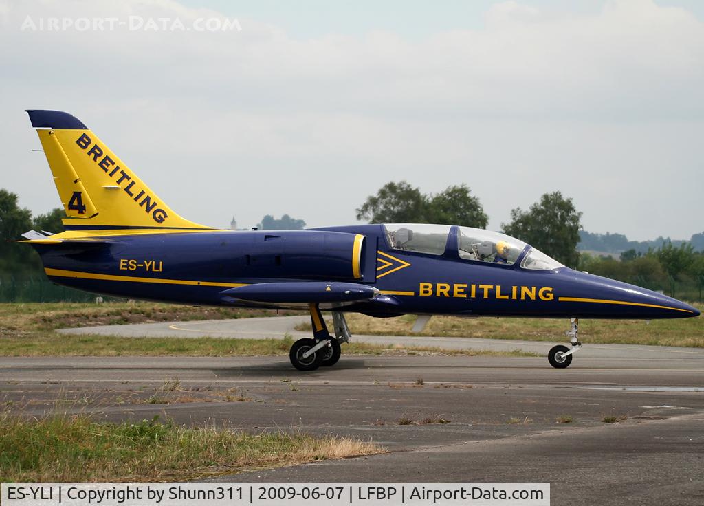 ES-YLI, Aero L-39 Albatros C/N 691876, Arriving from Cazaux AFB...