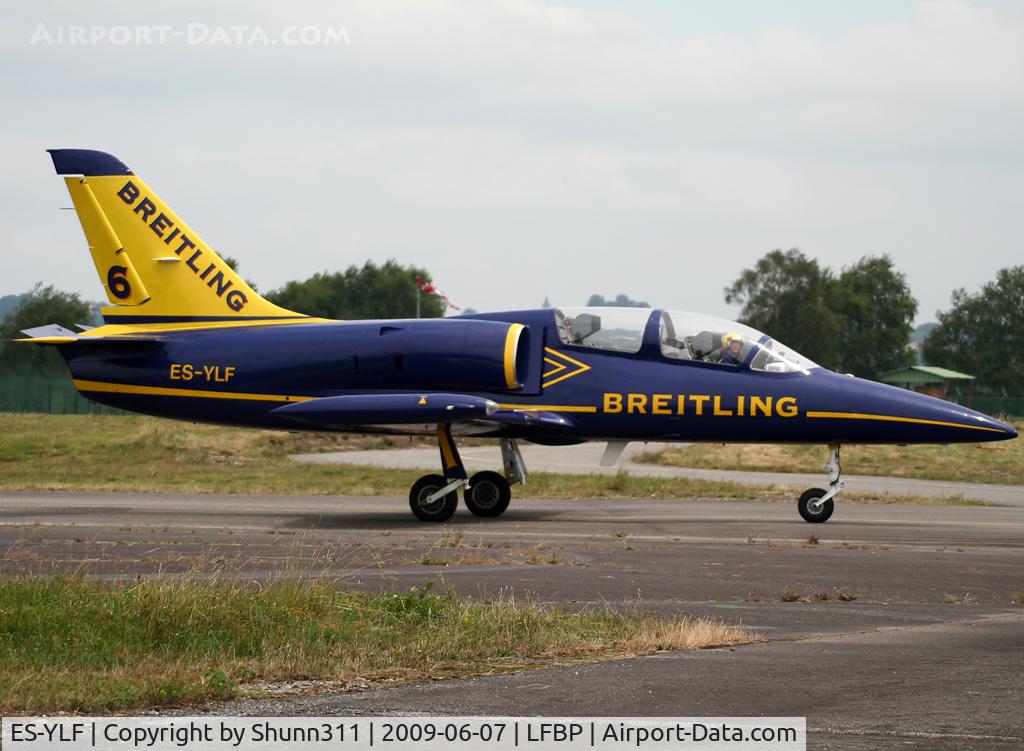 ES-YLF, Aero L-39 Albatros C/N 433141, Arriving from Cazaux AFB...