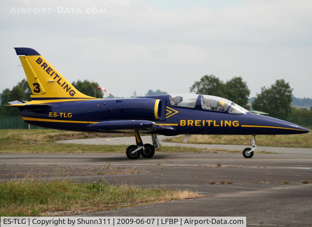 ES-TLG, Aero L-39 Albatros C/N 131849, Arriving from Cazaux AFB...