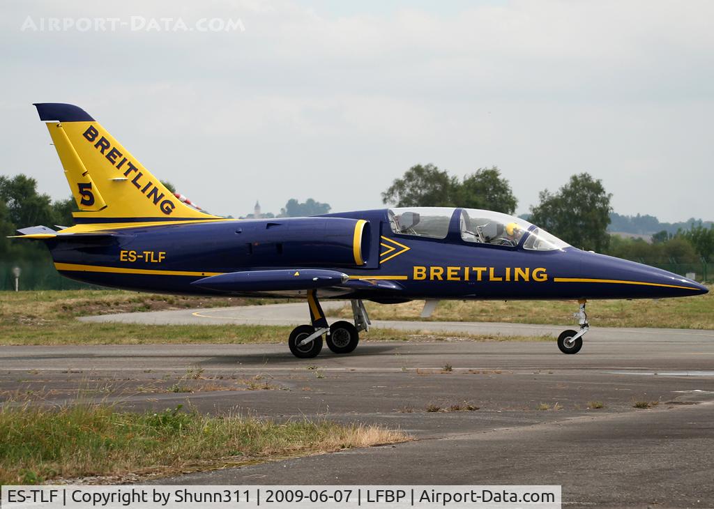 ES-TLF, Aero L-39C Albatros C/N 132114, Arriving from Cazaux AFB...