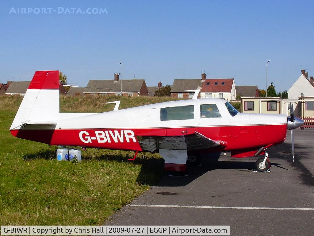 G-BIWR, 1976 Mooney M20F Executive C/N 22-1339, looking nice in its new colour scheme