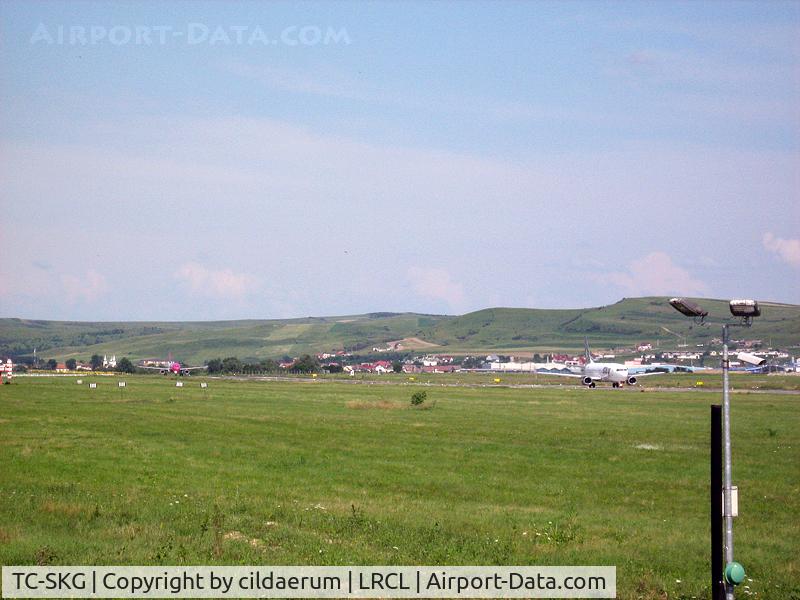 TC-SKG, 1991 Boeing 737-4Q8 C/N 25371, WIZZ AIR and SKY AIRLINE on the runway