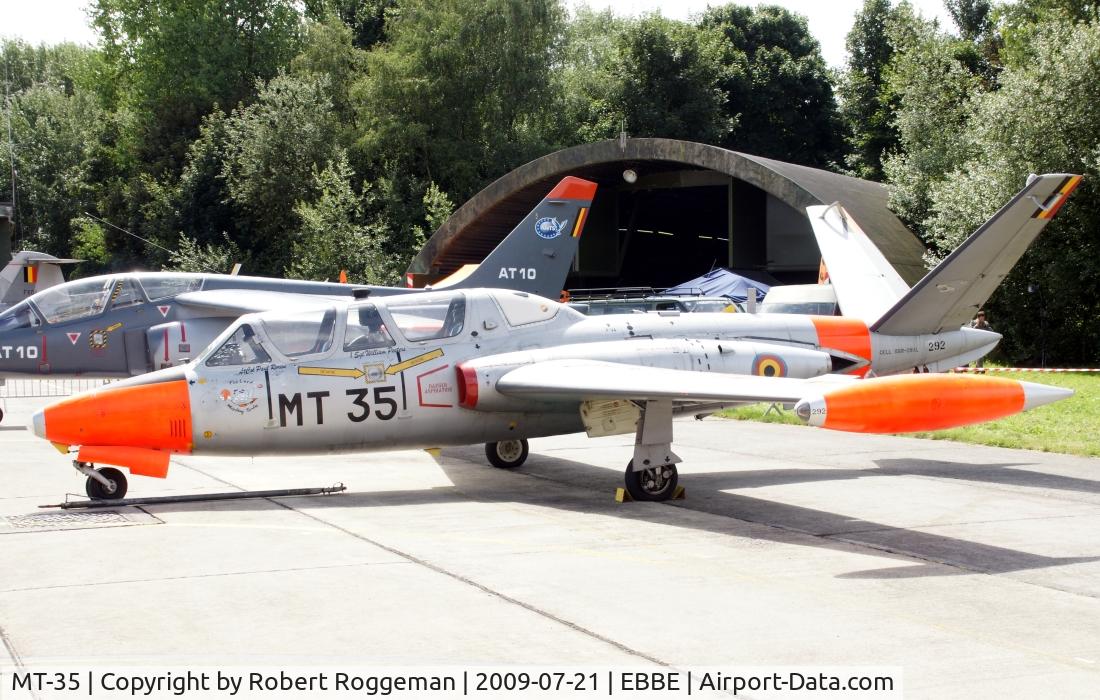 MT-35, Fouga CM-170R Magister C/N 292, Special paint.The Last Wistling Turtle,under cockpit.The last ot the many,on wings.Belgian Air Force.Preserved.Open door Beauvechain.