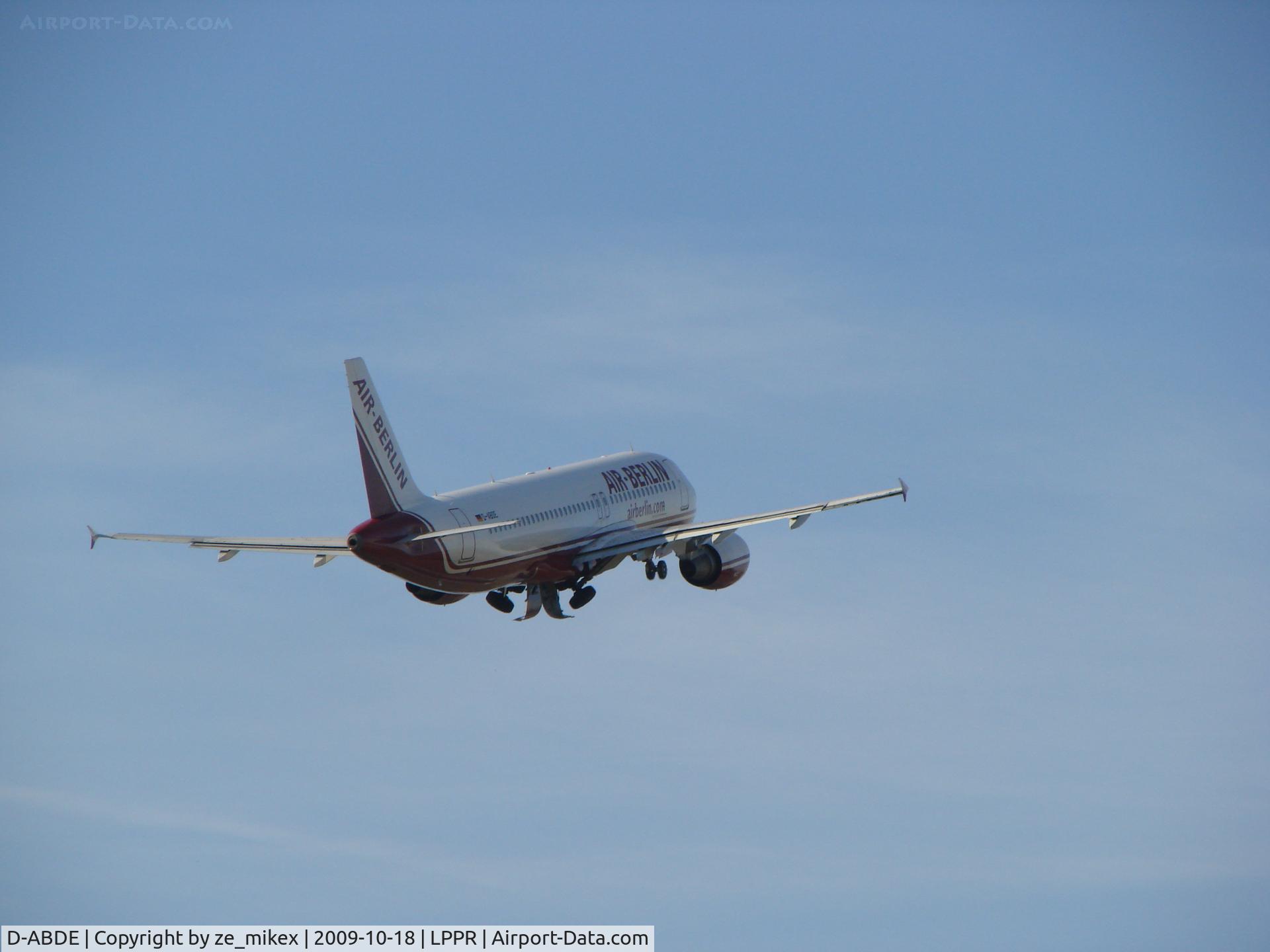 D-ABDE, 2006 Airbus A320-214 C/N 2696, TAking off from 35