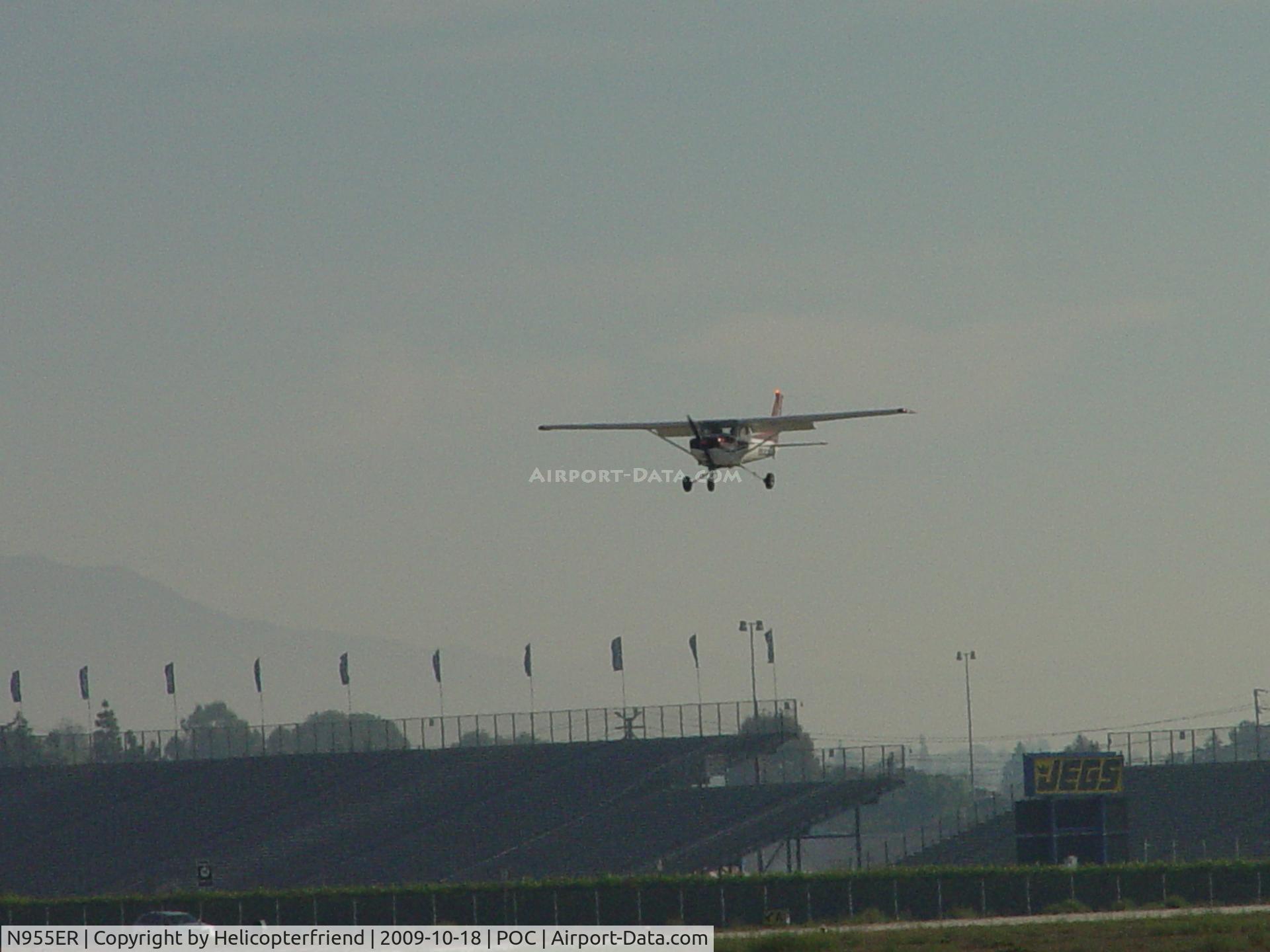 N955ER, 1978 Cessna 152 C/N 15282147, On final for 26L