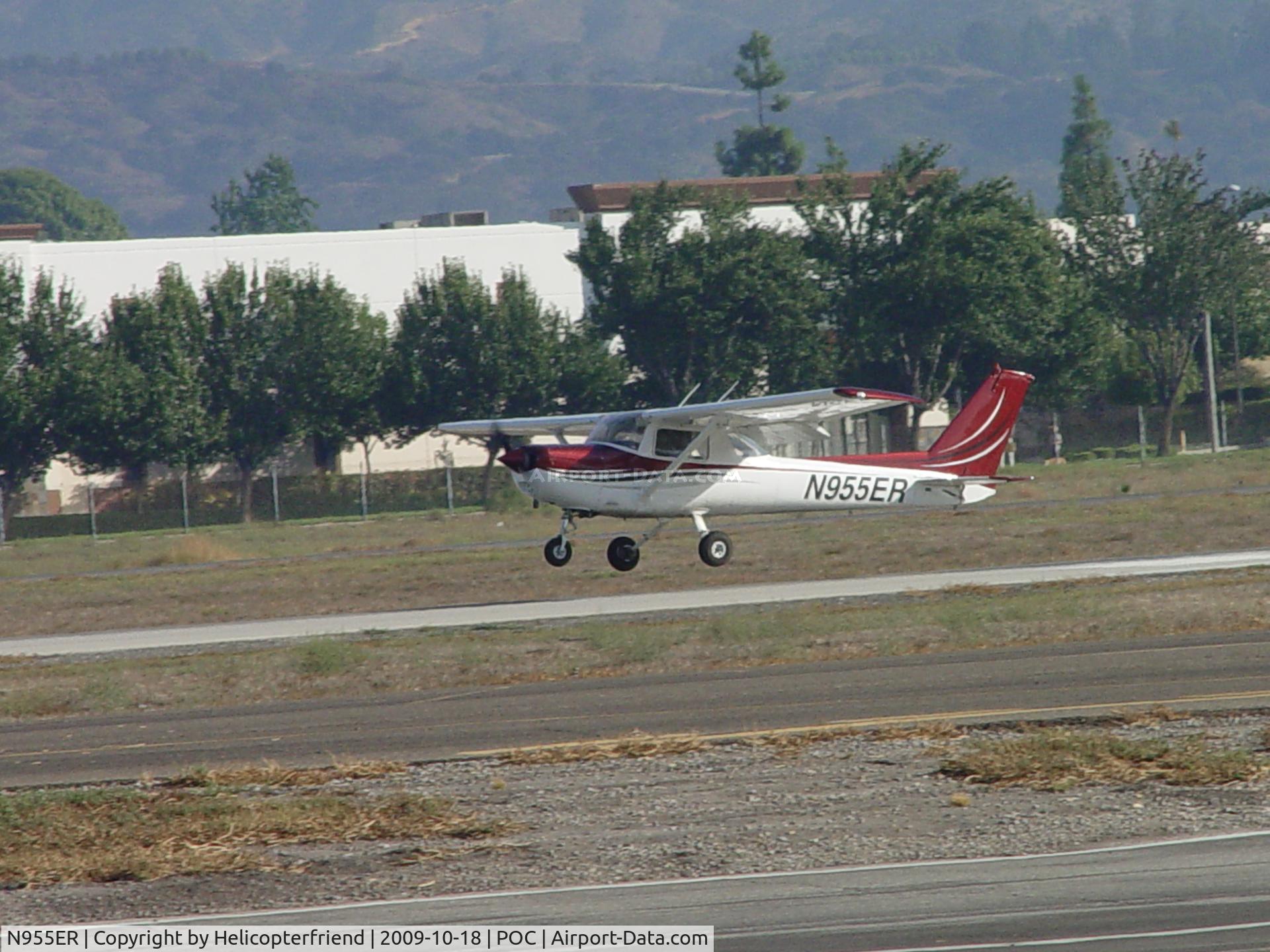 N955ER, 1978 Cessna 152 C/N 15282147, Almost touched down on 26L