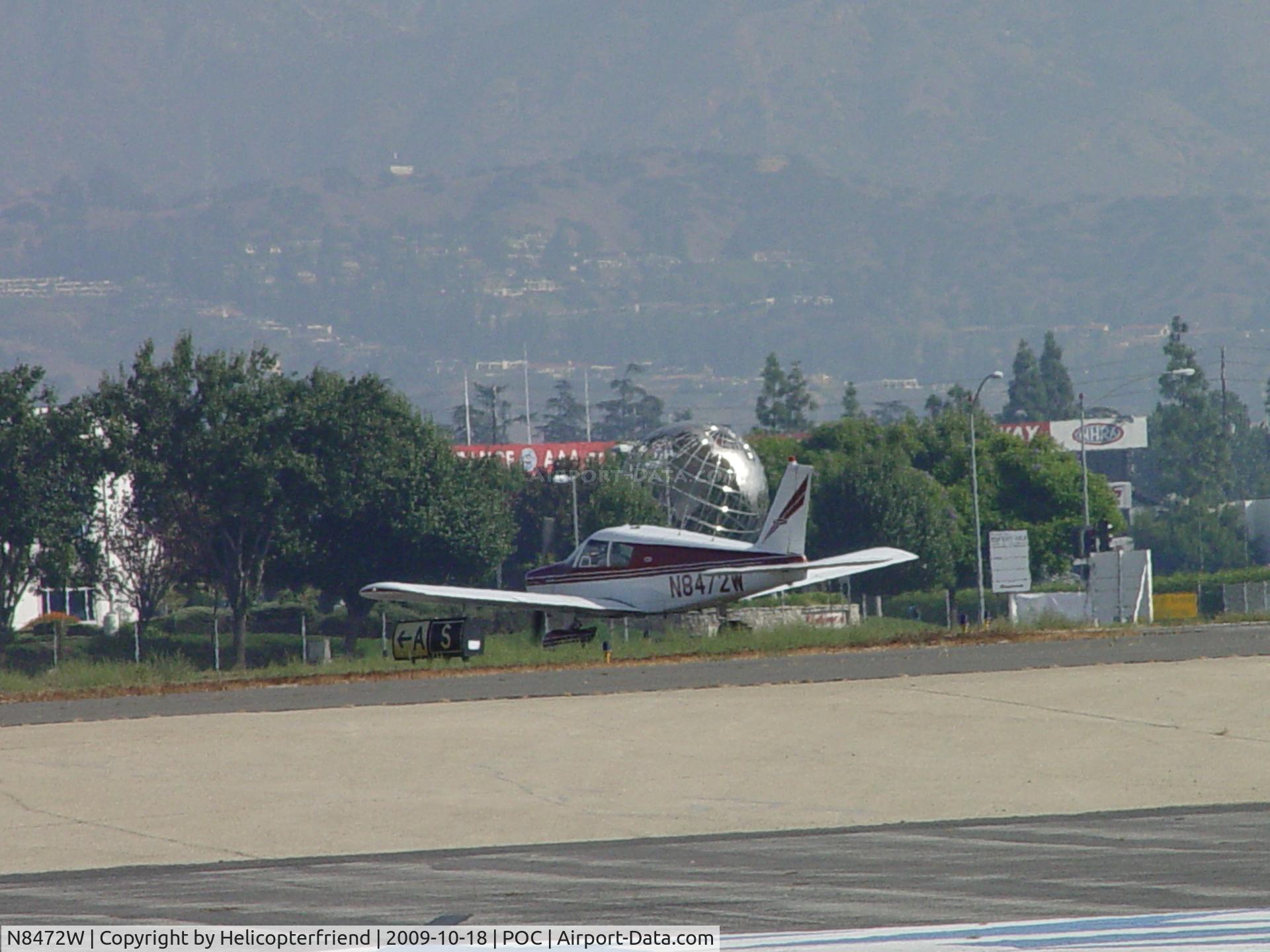 N8472W, 1965 Piper PA-28-180 C/N 28-2714, Preparing to enter runway 26L for take off