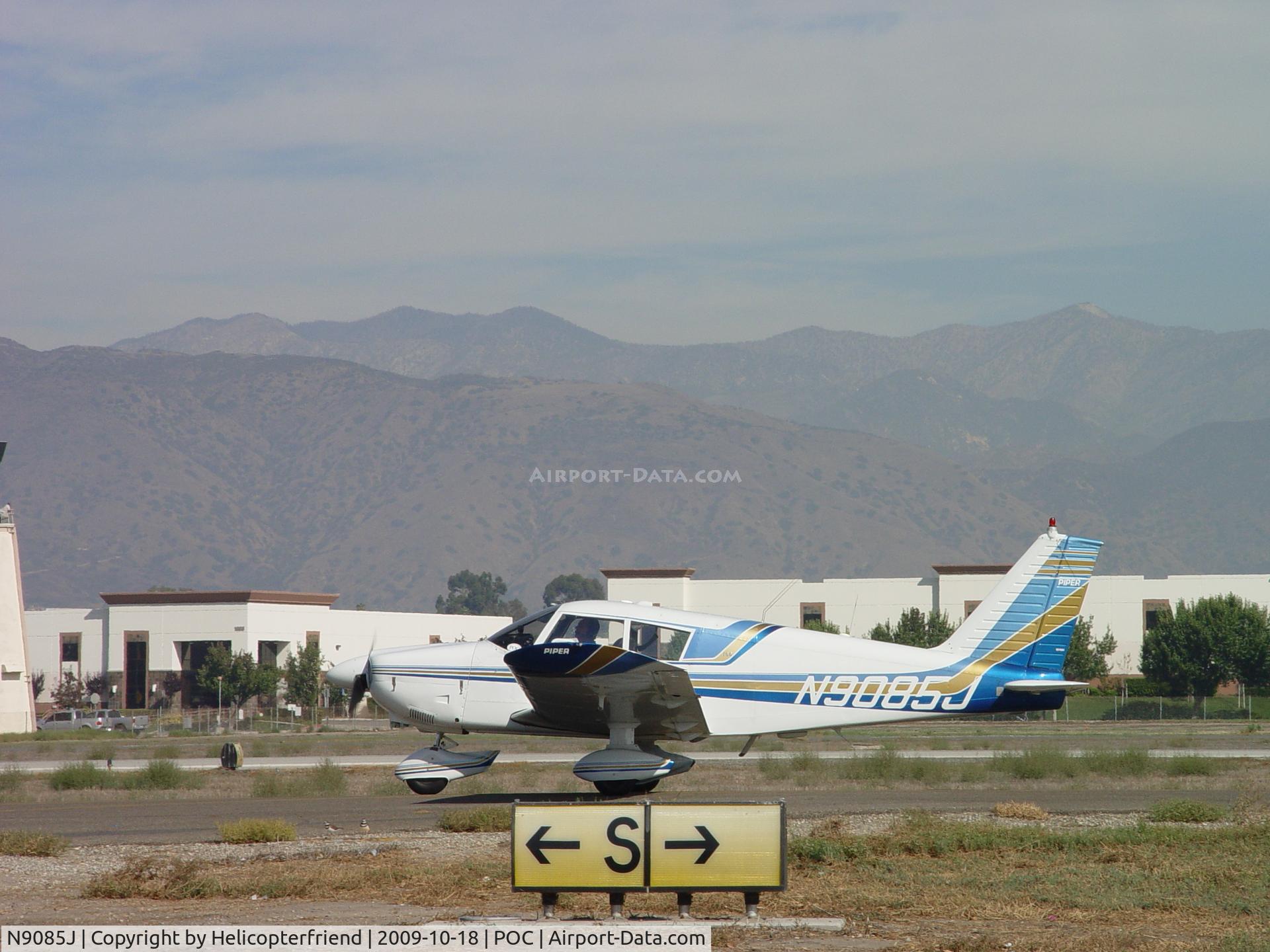 N9085J, 1966 Piper PA-28-180 C/N 28-3122, Landing 26L