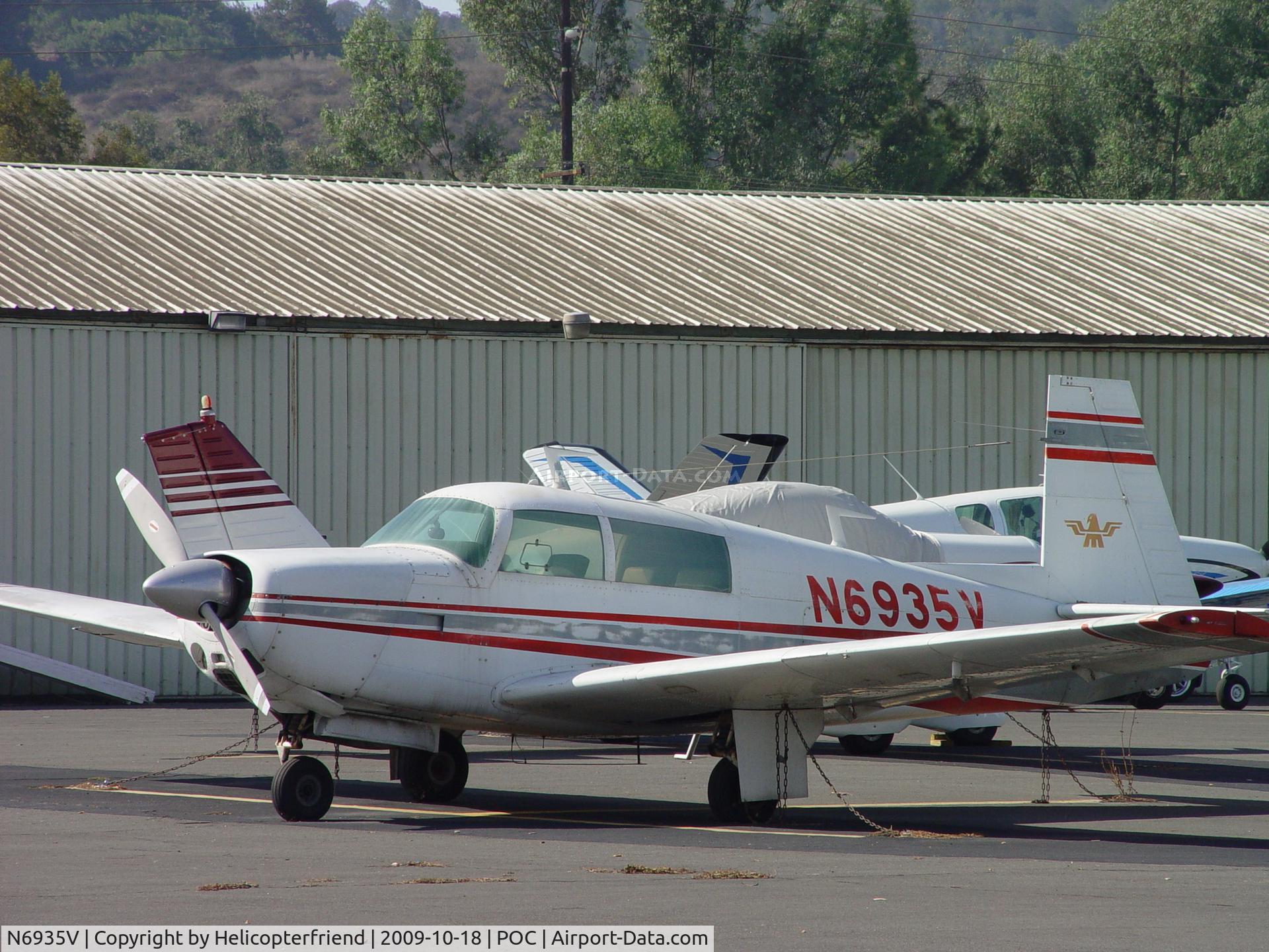 N6935V, 1975 Mooney M20F Executive C/N 22-1308, Parked at Brackett