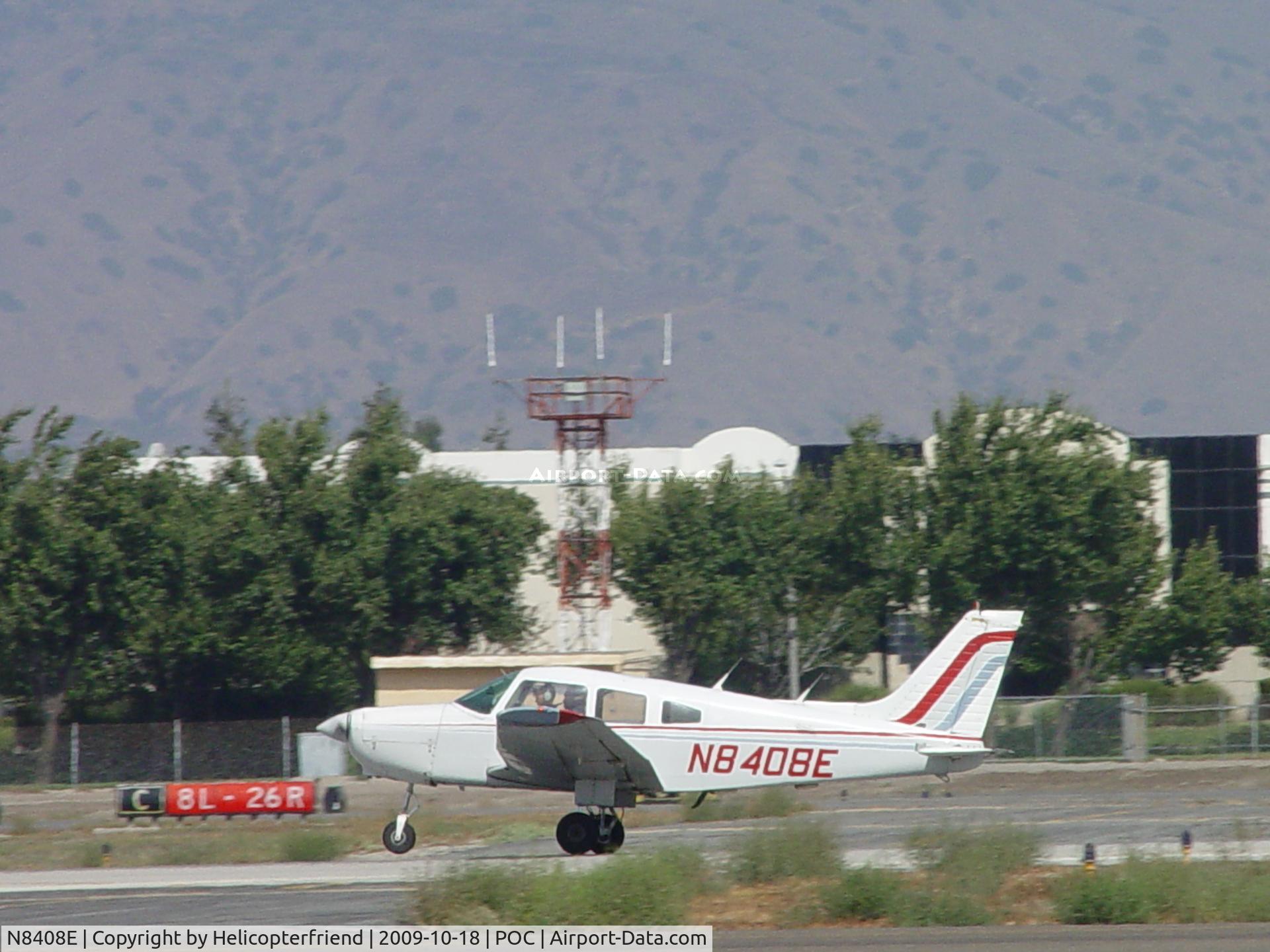 N8408E, 1981 Piper PA-28-161 C/N 28-8116259, Landing 26L