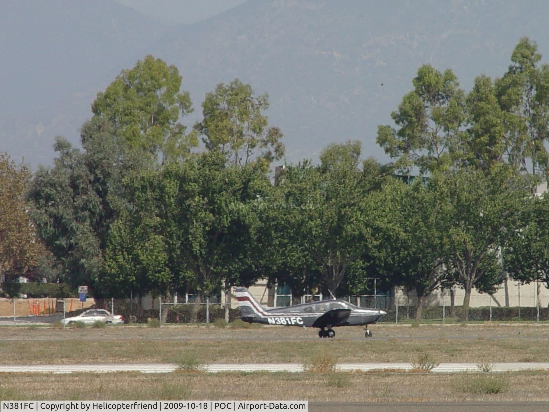 N381FC, 1976 Piper PA-28-151 C/N 28-7615197, Taxiing to 26R for take off