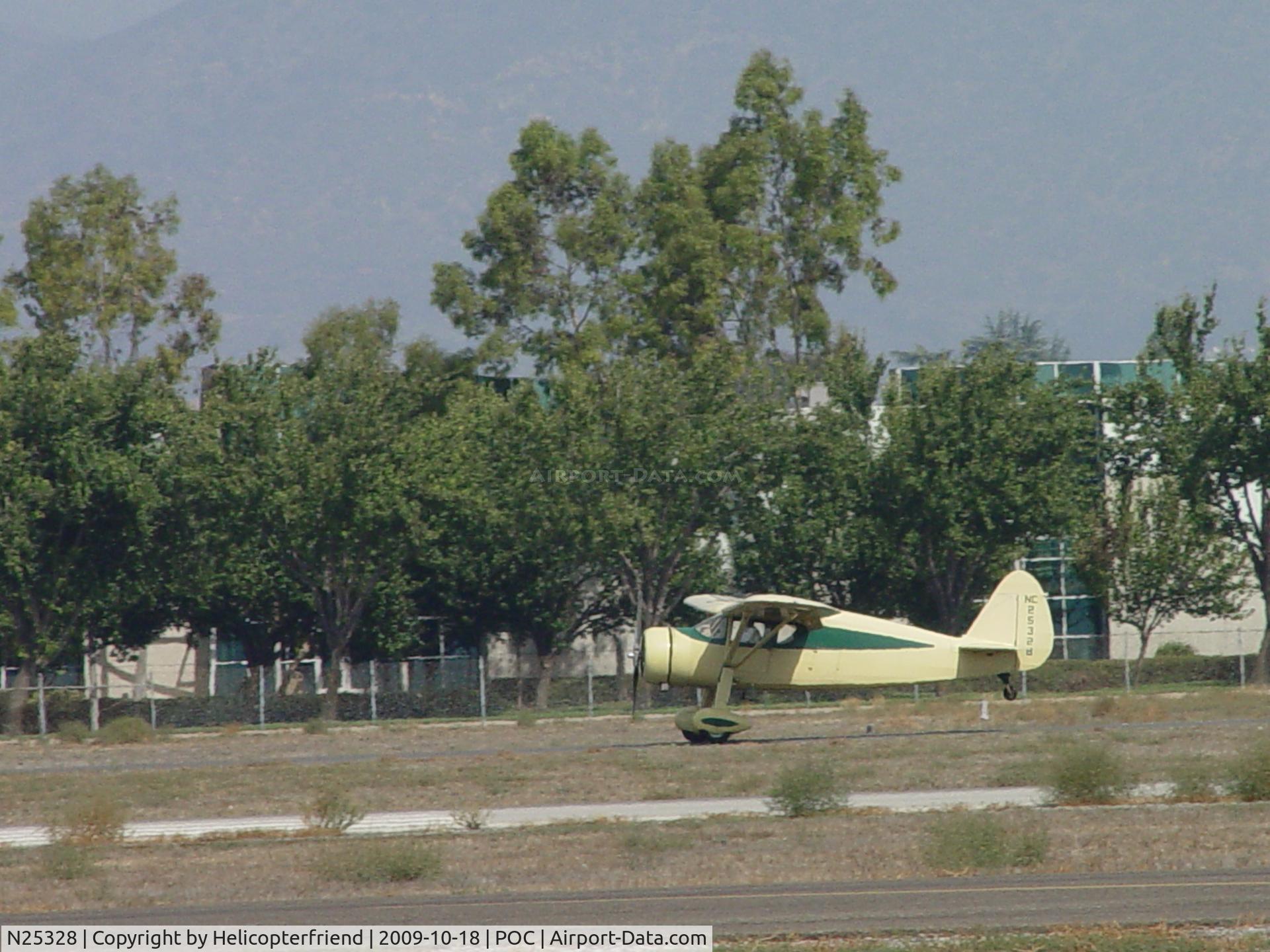 N25328, 1940 Fairchild 24W-40 C/N W40-114, Touching down 26R