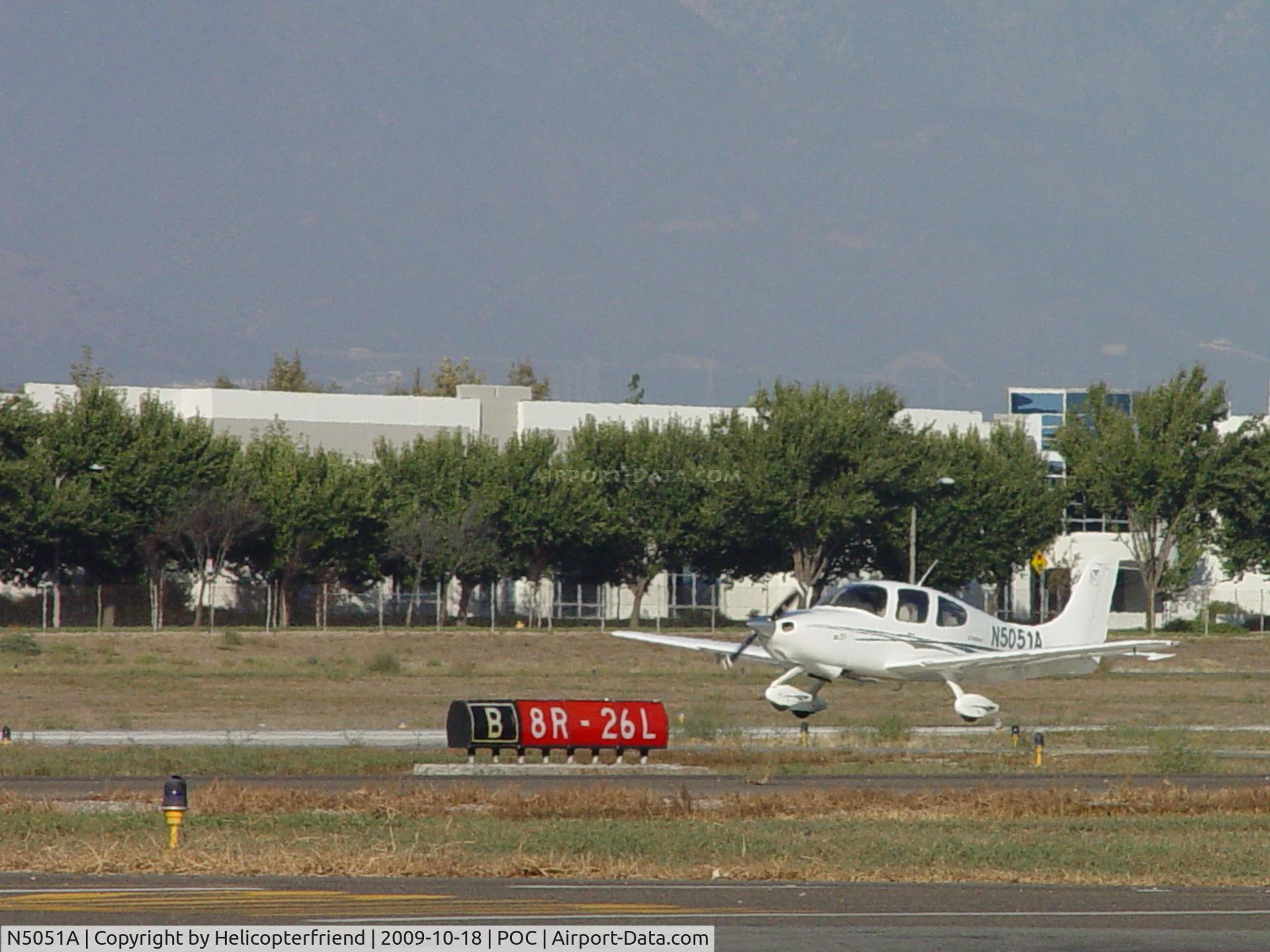 N5051A, 2004 Cirrus SR20 C/N 1419, Touching down on runway 26L